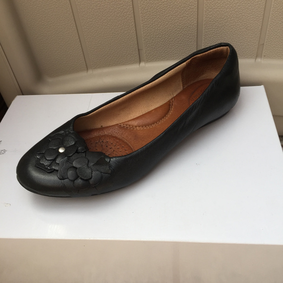 clarks artisan ballet flats